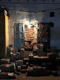 ‏آقای العبدی یکی از قدیمی‌ترین کتاب‌فروشهای مراکشه. هفتاد