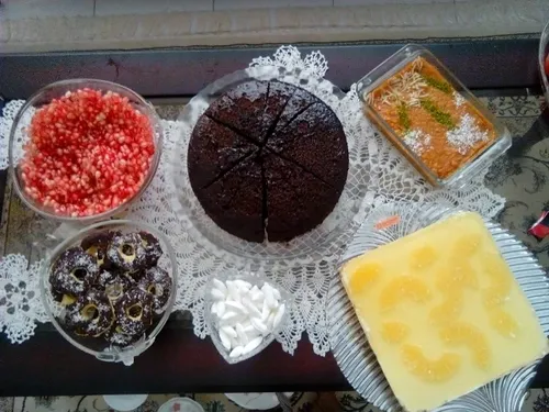 اینم یه عالمه دسر خوشمزه