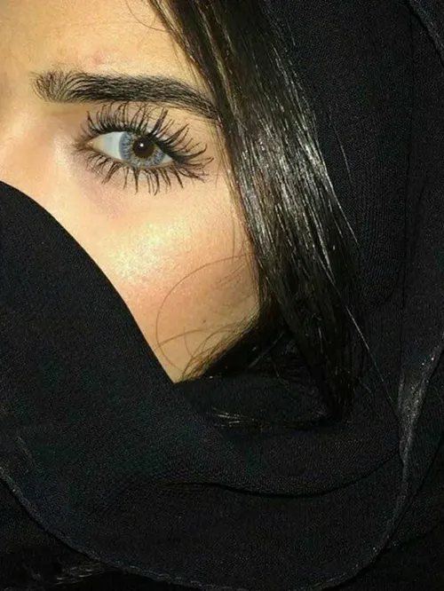 چه زیباست  چشمانی