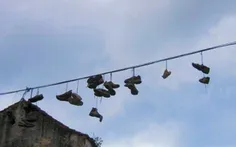 در کشورهای اروپایی اگر کفشی را دیدید از سیم برقی اویزان ب