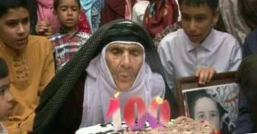 جشن تولد ۱۰۰ سالگی یک مادربزرگ نازنین در کنار ۶۲ نوه در ا