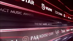 تی اکس تی روی فرش قرمز مراسم The Fact Music Awards