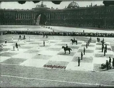 عکس تاریخی و بسیار جالب از بازی #شطرنج با سربازان واقعی د