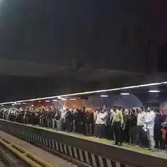 📢 سردادن شعار "مرگ بر سلبریتی خائن" در مترو تهران ایستگاه