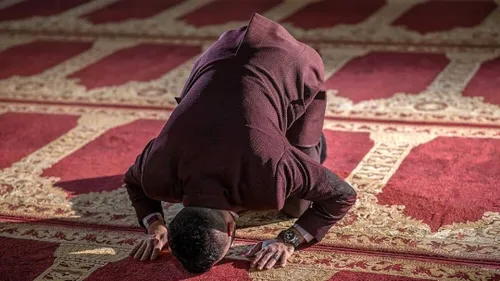 آیا نماز خواندن آرتروز زانو می آورد؟ | رتبه اول آرتروز زا