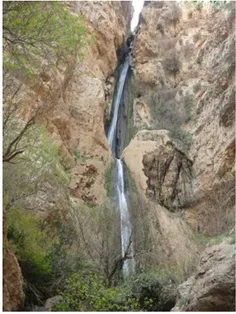 آبشار پیران در شهرستان «سرپل ذهاب» کرمانشاه یکی از زیباتر