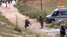 سکندری‌خوردن سرباز ارتش #اسرائیل در برابر چشم #فلسطینیان طی یورش #اشغالگران به روستای «#بیت_دجن» شرق #نابلس