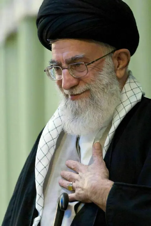 لبیک یا خامنه ای