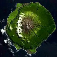 جزیره تریستان دا کونا در جنوب اقیانوس اطلس با 272 نفر جمع