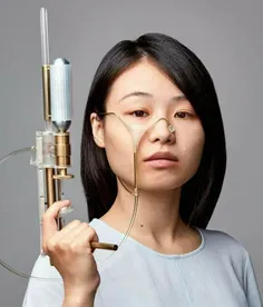 ‏یه هنرمند تایوانی یک سلاح ساخته که اشک رو جمع میکنه و به
