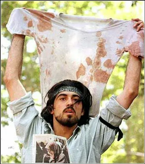 احمد باطبی اصلاح طلب و ضدانقلاب فراری در حال نمایش پیراهن
