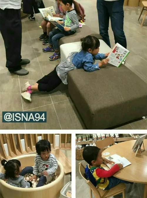 کودکان ژاپنی هنگام خرید والدین در مراکز خرید کتاب می خوان