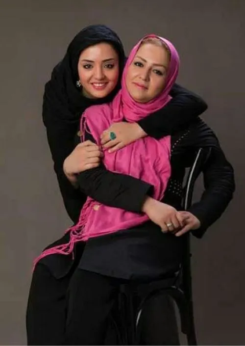 نرگس محمدی و مادرش