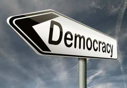 ما از تمرین دموکراسی حرف می زنیم