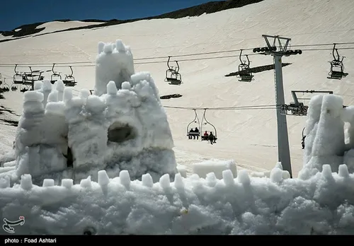 هنرنمایی با مجسمه های برفی در پیست اسکی توچال تهران