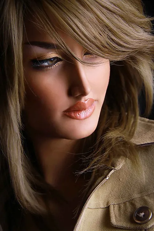 صبا تاجیک مدل ایرانی به خیال خوش شبیه انجلینا جولیه