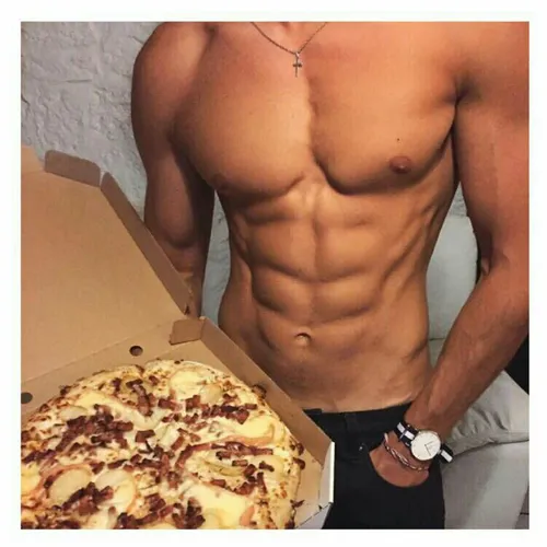 پیتزا یا سیکس پک؟؟