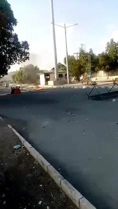 📛 پایین کشیدن پرچم جمهوری اسلامی و بە آتش کشیدن کیوسک پلی