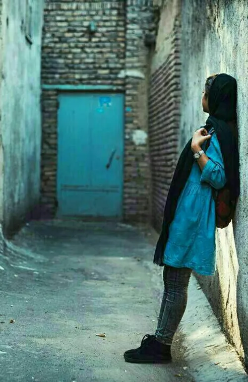 کودکی ام را در انتهای یکی از کوچه های آشتی کنان شیراز پشت