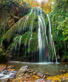 آبشار خزه ای کبودوال در جنگل زیبای کبودوال در علی آباد کت