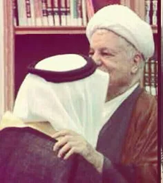 بوسیدن پیشانی مفتی عربستان توسط هاشمی رفسنجانی