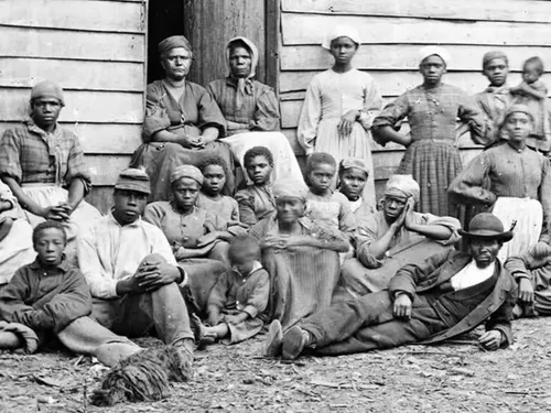 🔹 در زمانی که برده داری در آمریکا رایج بود زن سیاهپوستی ب