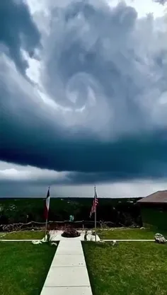 صحنه تشکیل ابَر گردباد بر فراز نیوبراون فلز، تگزاس