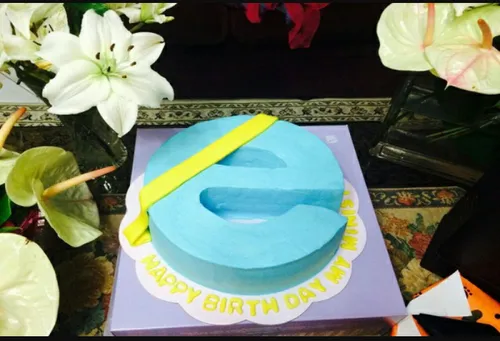 امروز تولد داداشمه به عشق استقلال این کیک رو سفارش دادیم
