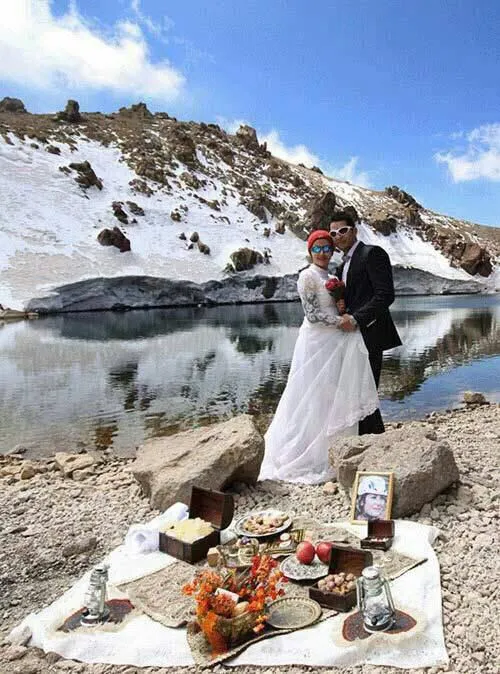 ازدواج دو کوهنورد در قله ای سبلان ک همونجا باهم اشنا شده 