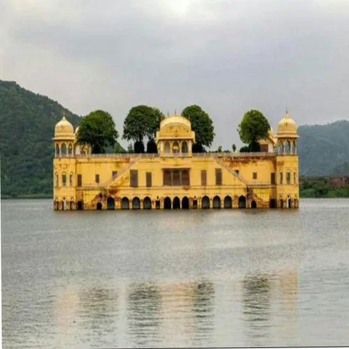 کاخ جل محل در هند، بنایی عجیب و فرو رفته در آب که ورود گر