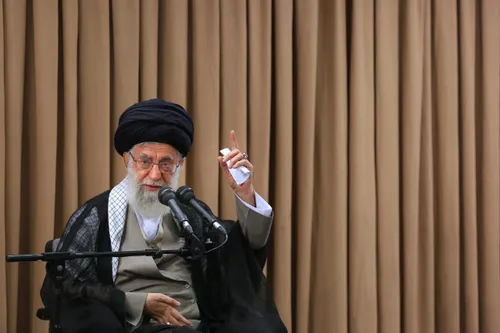 🚨 آیت الله خامنه ای:«هیچ کس هیچ قشری، هیچ فردی، هیچ طبقه 