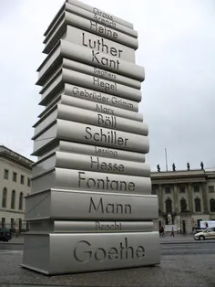 بنای یاد بود خلاقانه برای نویسنده های آلمان در برلین 👌
