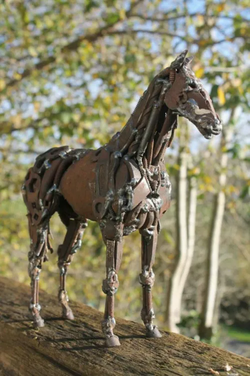 نگاهی به مجسمه های فلزی زیبا و دیدنی هنرمند ولزی