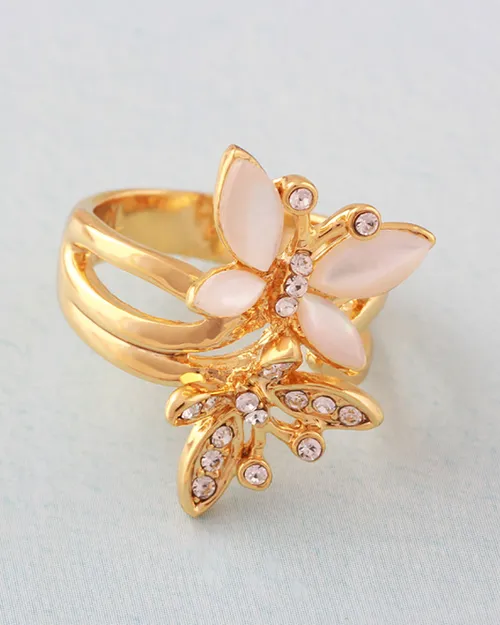 انگشتر پروانه ای بی شک یکی از زیباترین و پرطرفدارترین محص