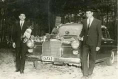 آقا #داماد در کنار #ماشین_عروس؛ احتمالاً دهه ۴۰ #ایران_قد