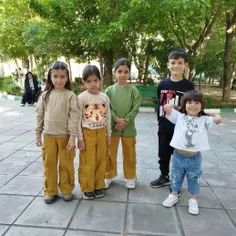 اینم سه تا دختر هام دست چب هستن دست راست بچه های شوهر خوا