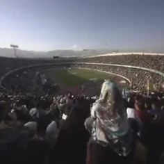 اجرای سرود «سلام فرمانده» در ورزشگاه آزادی