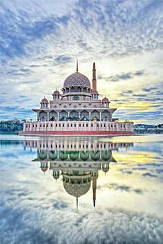 نمایی زیبا از مسجد پوترا در مالزی