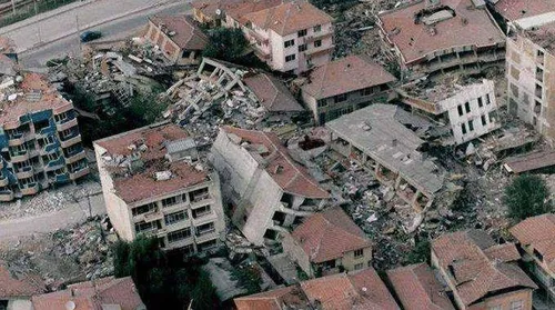 تصویری هوایی از ویرانی های ناشی از زمین لرزه ازمیر ترکیه