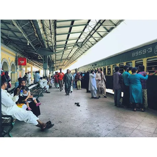 A train is all set to depart from the Karachi Cantt Stati