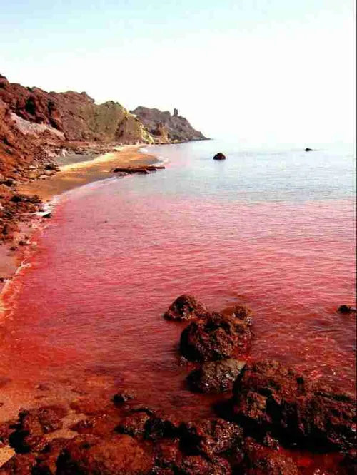 رنگ بخشی خاک سرخ ب دریا......جزیره هرمز