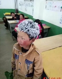 این بچه ۸ ساله چینی تو دمای منفی نه درجه ، ۴/۵ کیلومتر رو