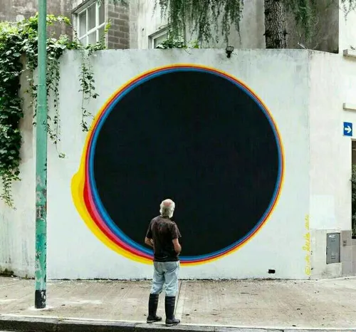 هنرمند اهل چک، دیوارهای خیابان را رنگین کمانی کرده است! ی