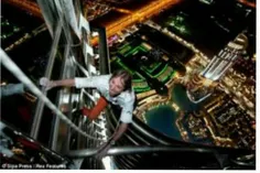 آلین رابرت 52ساله با بالا رفتن از #آسمان‌خراش 307 متری در