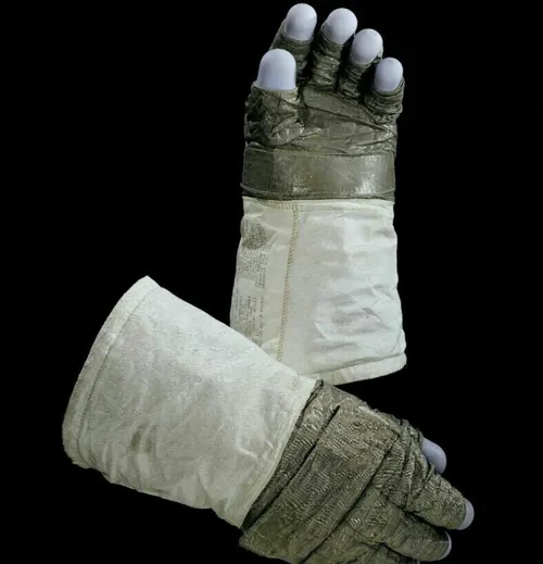 سرانگشتان دستکش فضانوردان را از لاستیک سیلیکونی می سازند 