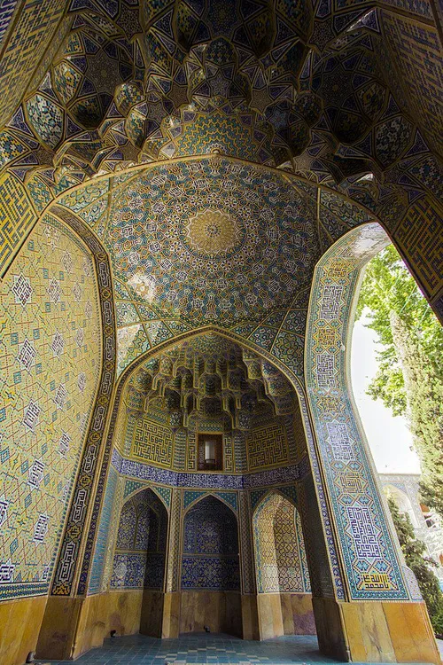 نمایی زیباازمدرسه چهارباغ - اصفهان