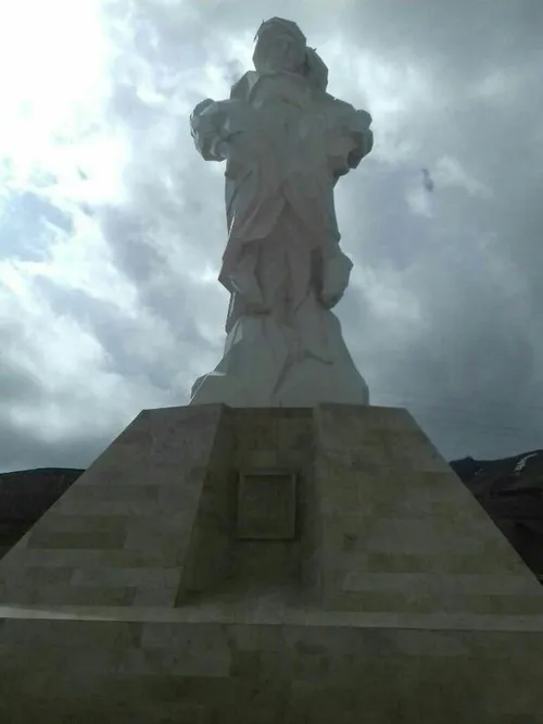 مجسمه مستوره اردلان در کردستان