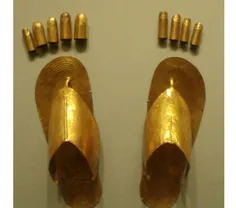 تزئینات دختران مصری از طلای ناب که شامل صندل و پوشش انگشت