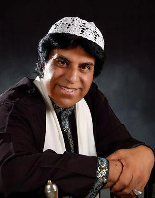 محمودجهان(خواننده محبوب بوشهری)قبل از اجرای برنامه به منا