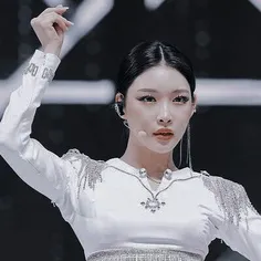 _stay tonight🌘☄... #chungha #yiren_chocolate #kpop #LOVE_